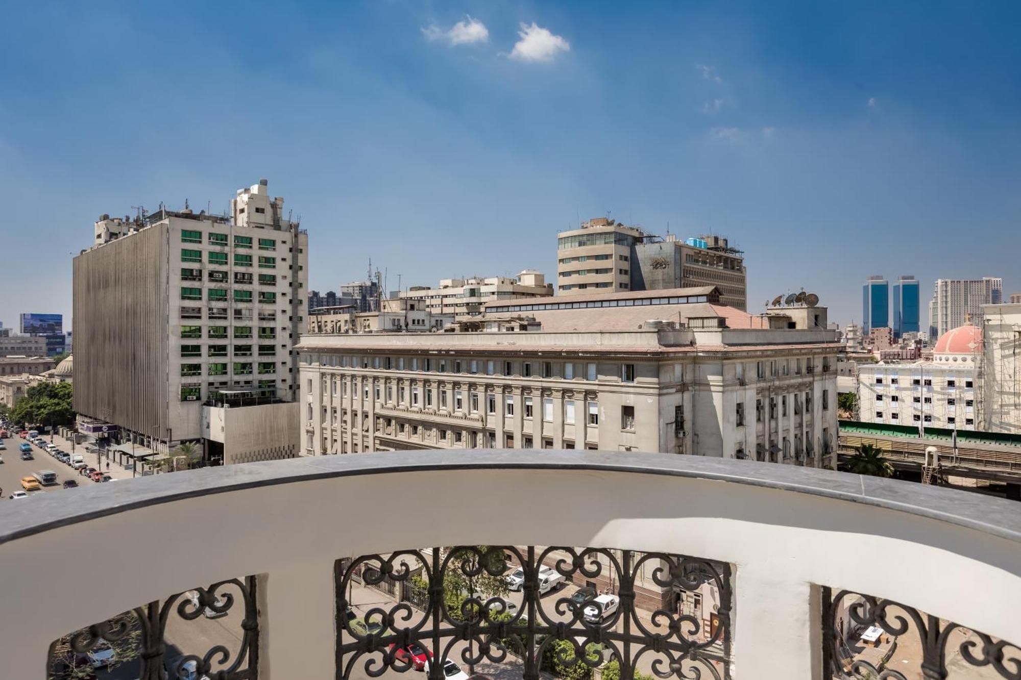 Apartment Downtown Sunny Hideaway Vintage, 7 Balconies *